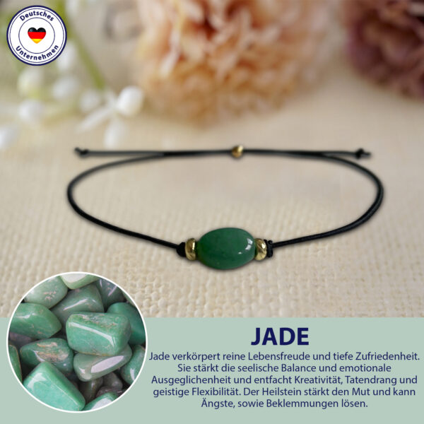 Jade Grußkarte mit Bedeutung, Edelstein Armband mit Jade und 2 vergoldeten Kugeln und goldener Schiebeperle als Verschluss, elastisches Armband schwarz, Briefkuvert, Sternzeichen Edelstein