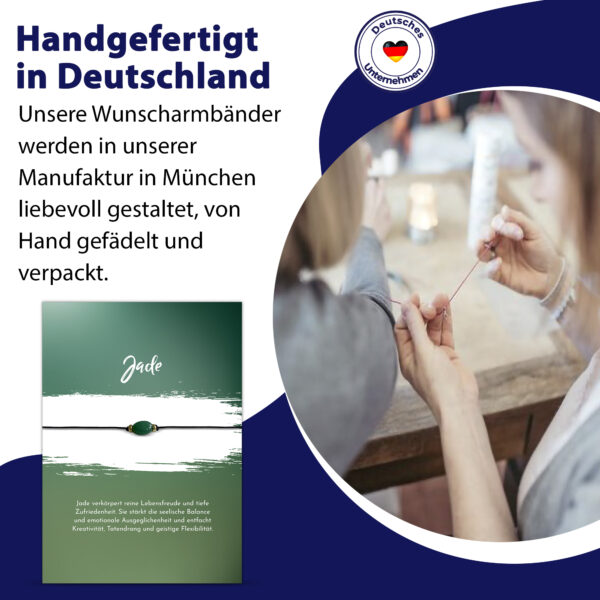 Jade Grußkarte mit Bedeutung, Edelstein Armband mit Jade und 2 vergoldeten Kugeln und goldener Schiebeperle als Verschluss, elastisches Armband schwarz, Briefkuvert, Sternzeichen Edelstein
