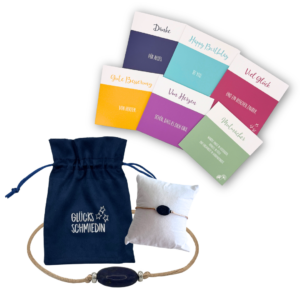 Lapislazuli Satin Armband in beige, mit 2 versilberten Perlen und silberner Schiebeperle. 6 verschiedenen Glückwunschkarten für jeden Anlass in edlem Geschenksäckchen. Handmade in Deutschland.