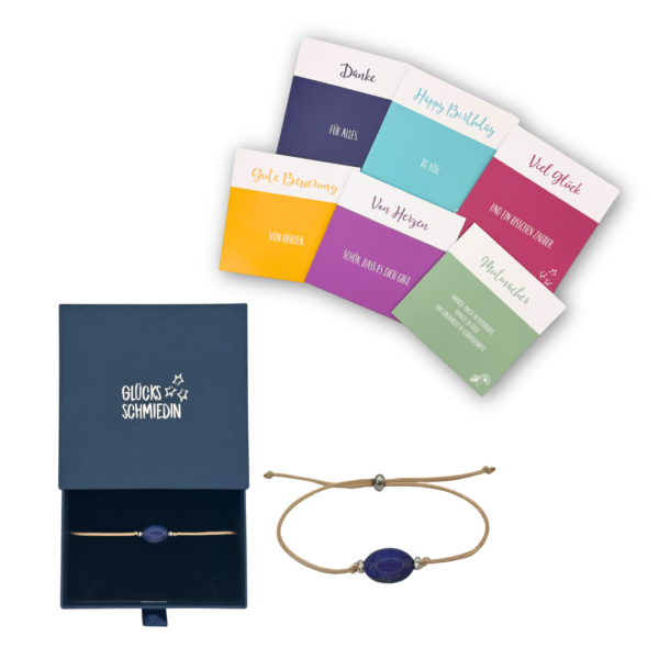 Lapislazuli Satin Armband in beige, mit 2 versilberten Perlen und silberner Schiebeperle. 6 verschiedenen Glückwunschkarten für jeden Anlass in edler Geschenkbox. Handmade in Deutschland.