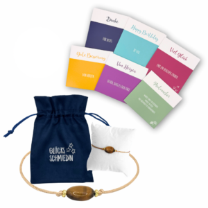 Tigerauge Satin Armband in beige, mit 2 vergoldeten Perlen und goldener Schiebeperle. 6 verschiedenen Glückwunschkarten für jeden Anlass in edlem Geschenksäckchen. Handmade in Deutschland.