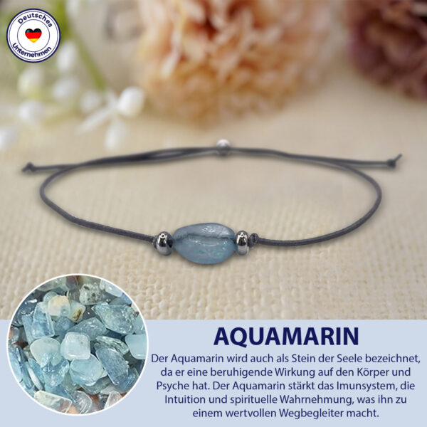 Wegbegleiter Grußkarte, Edelstein Armband mit Aquamarin und 2 versilberten Perlen vorne und Schiebeperle als Verschluss, elastisches Armband in grau, Briefkuvert.